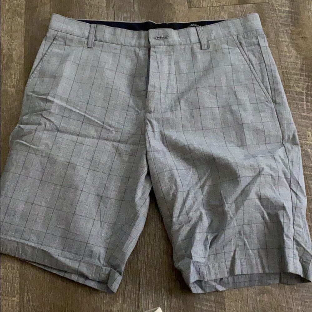 Men’s Shorts 32W 10” Inseam